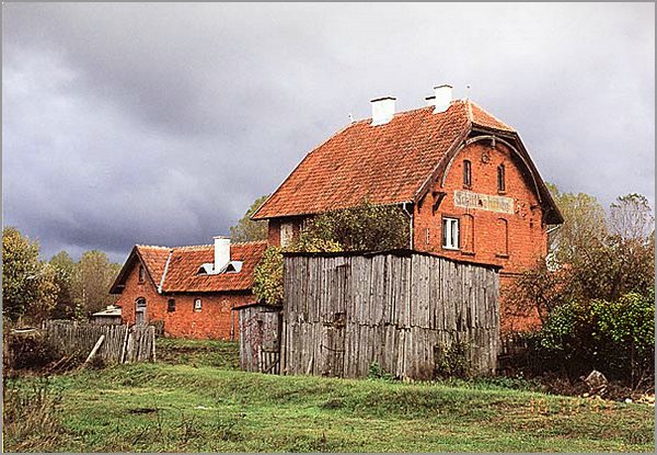 Zytkiejmy-budynek-kolejowy.jpg